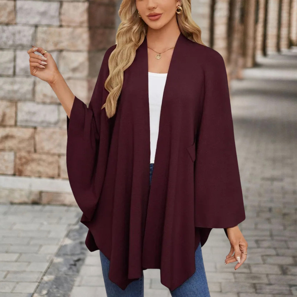 Poncho Femme en Maille Douce – Nœud Torsadé