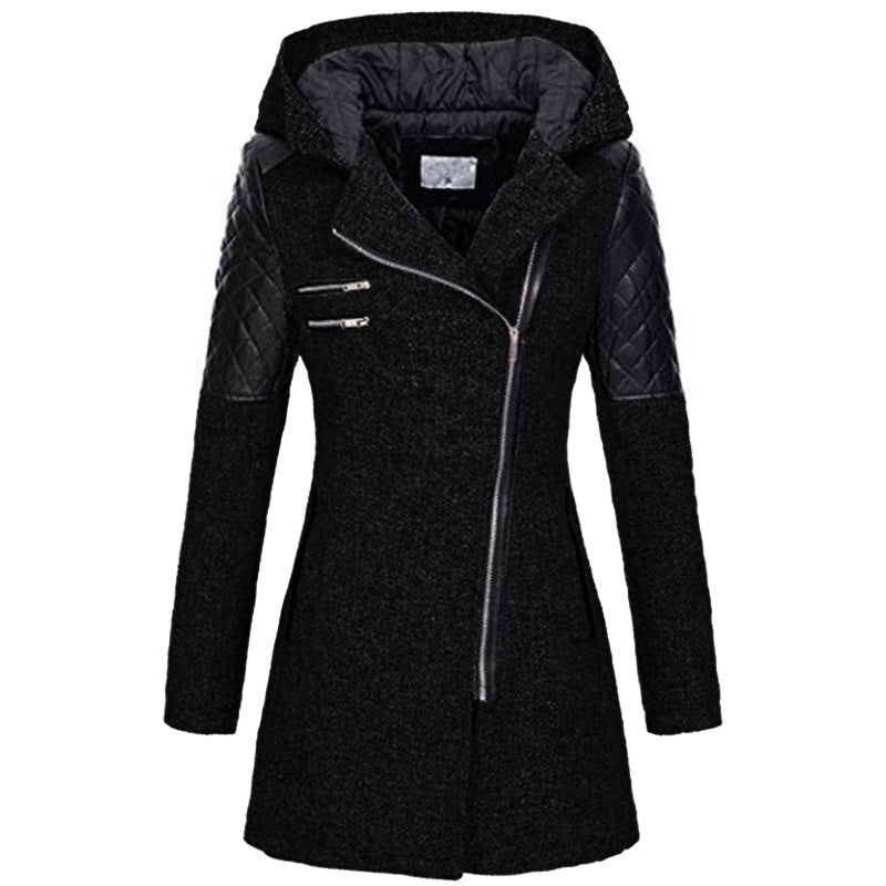 Manteau Femme à Capuche Manches Matelassées – Zip Asymétrique