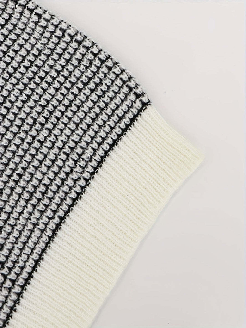 Pull Femme En Maille Fine – Poignets Boutonnés