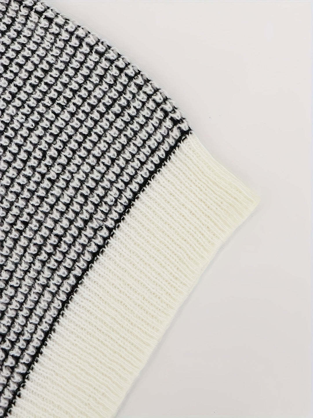 Pull Femme En Maille Fine – Poignets Boutonnés
