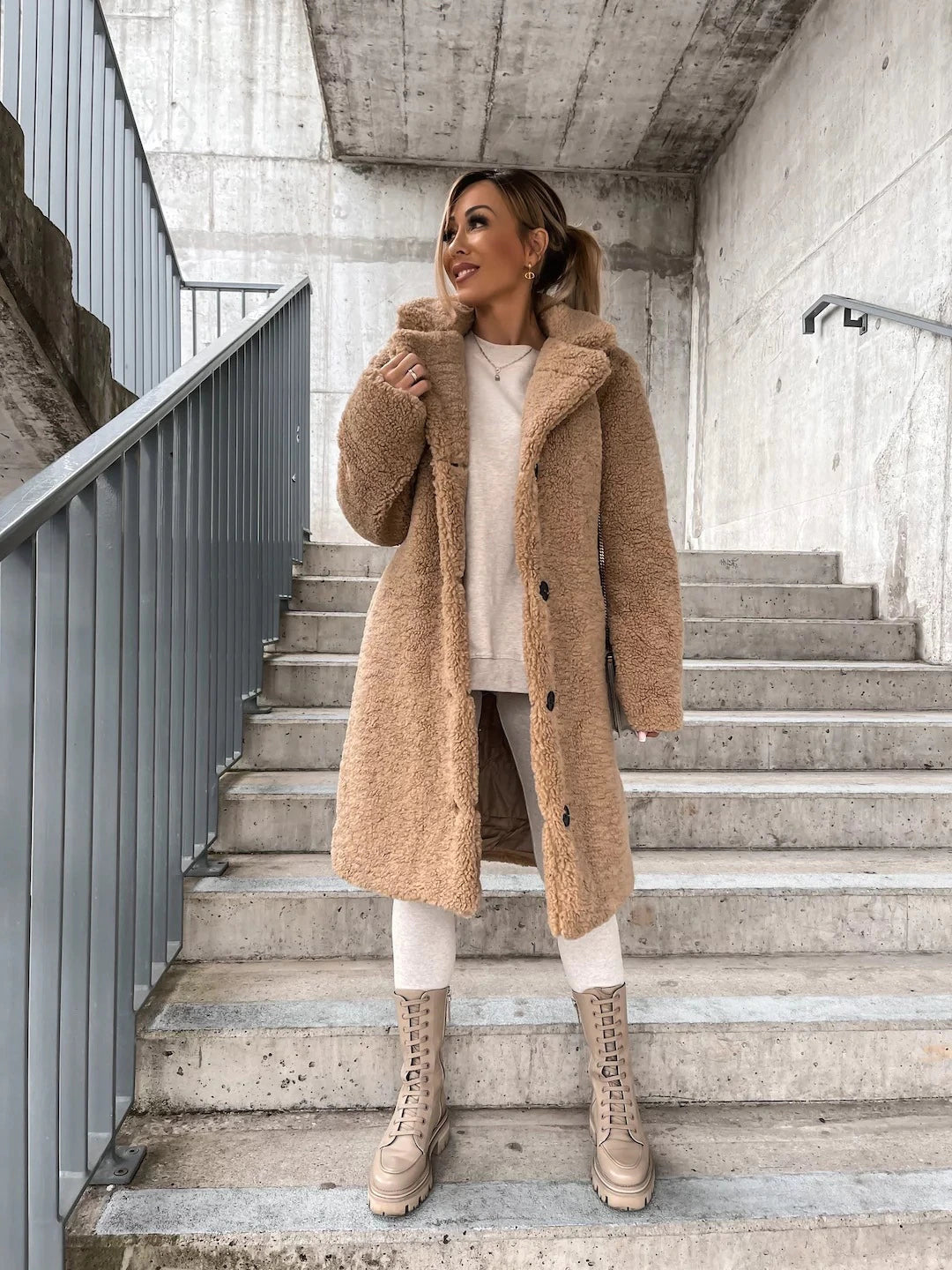 Manteau Long Femme En Moumoute Teddy – Boutons