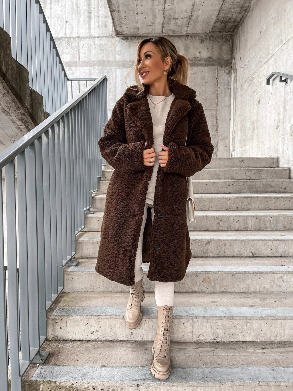 Manteau Long Femme En Moumoute Teddy – Boutons