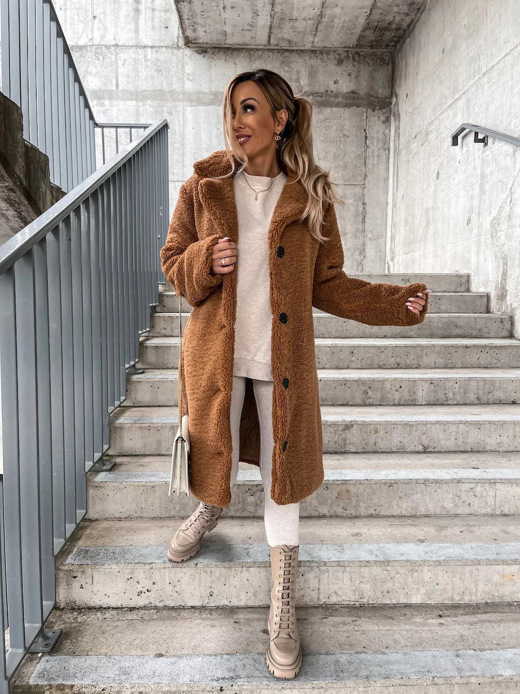 Manteau Long Femme En Moumoute Teddy – Boutons