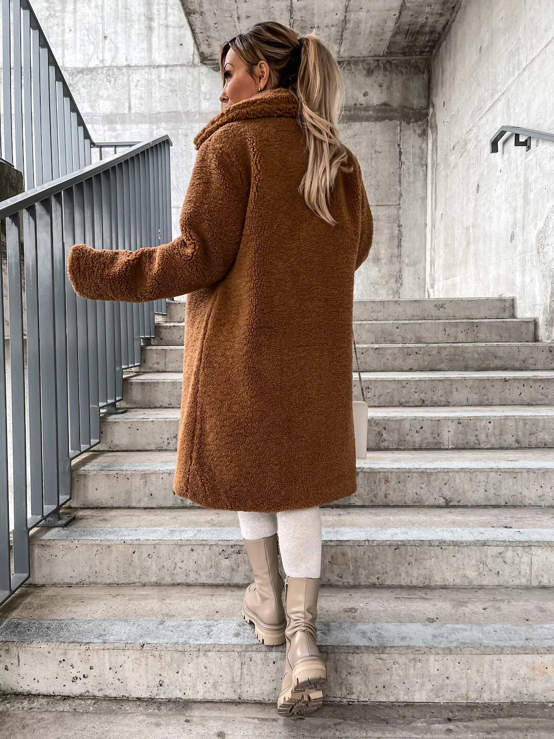 Manteau Long Femme En Moumoute Teddy – Boutons