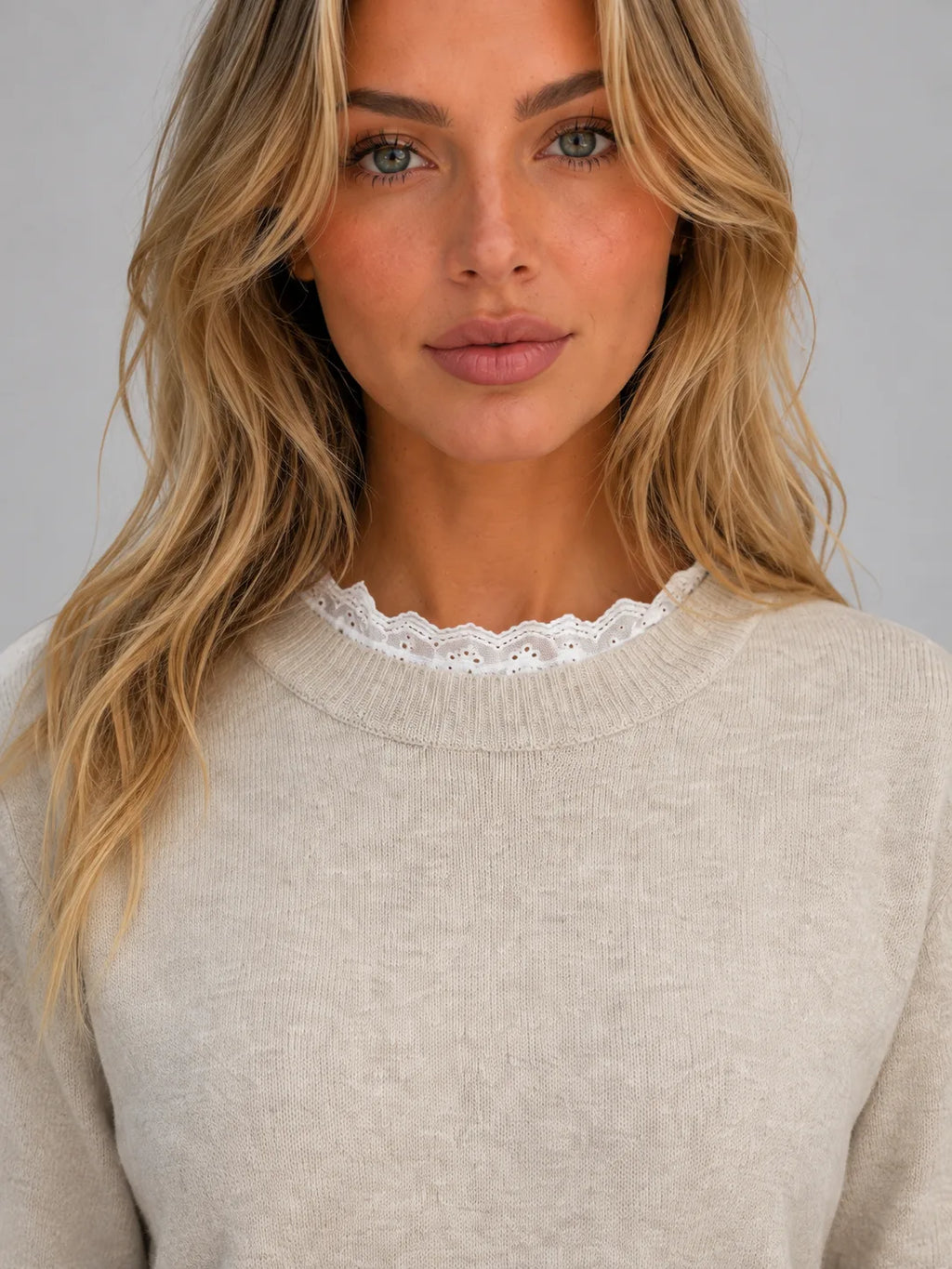 Pull Femme En Maille Avec Dentelle – Col Rond