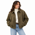 Veste oversize kaki effet daim Wearviro portée, vue de face