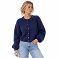 Cardigan femme bleu marine en maille douce Wearviro porté, vue de face