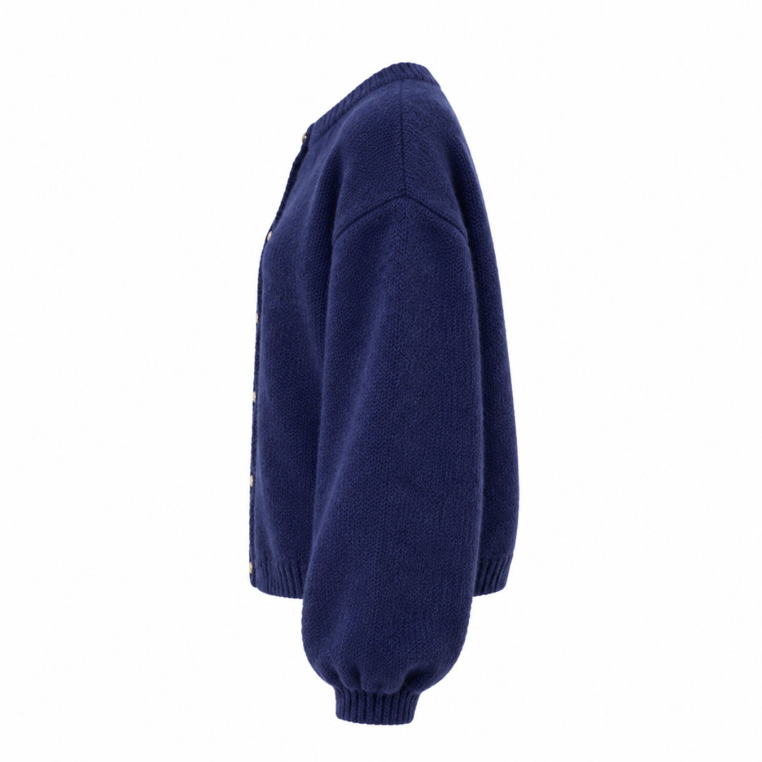 Cardigan femme bleu marine en maille douce Wearviro, vue de profil